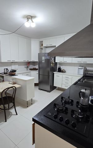 Casa à venda com 220m², 3 quartos e 2 vagas Casa à venda com 220m², 3 quartos e 2 vagasCozinha