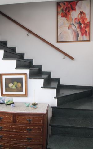Casa à venda com 220m², 3 quartos e 2 vagasEscada