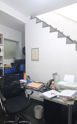 Casa à venda com 220m², 3 quartos e 2 vagasEscritório