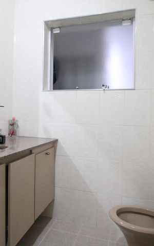 Casa à venda com 220m², 3 quartos e 2 vagasBanheiro  2