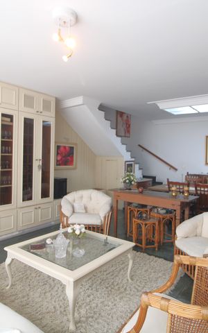 Casa à venda com 220m², 3 quartos e 2 vagasSala
