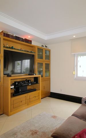Apartamento à venda com 215m², 4 quartos e 2 vagasSala de TV