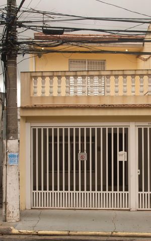 Casa à venda com 141m², 2 quartos e 1 vagaFachada 