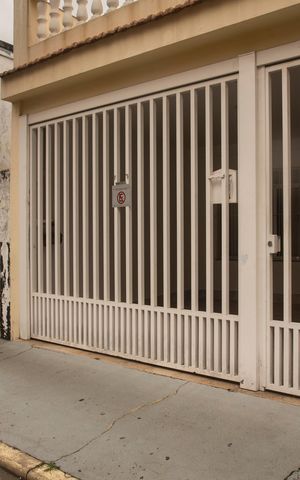 Casa à venda com 141m², 2 quartos e 1 vagaFrente