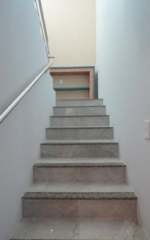 Casa de condomínio para alugar com 270m², 3 quartos e 4 vagasEscada de Acesso a Cobertura