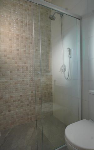 Casa de condomínio para alugar com 270m², 3 quartos e 4 vagasBanheiro da suíte 1