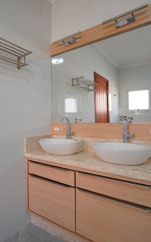 Casa de condomínio para alugar com 270m², 3 quartos e 4 vagasBanheiro da suíte 3
