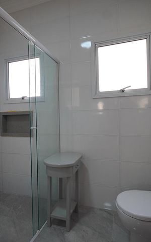 Casa de condomínio para alugar com 270m², 3 quartos e 4 vagasBanheiro da suíte 3