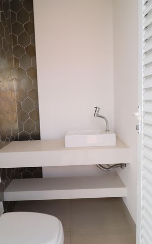 Casa para alugar com 245m², 4 quartos e 3 vagasBanheiro de Serviço
