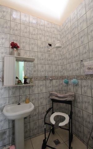 Casa à venda com 180m², 3 quartos e 2 vagasBanheiro da Suite