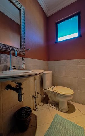 Casa de condomínio à venda com 180m², 4 quartos e 2 vagas Casa de condomínio à venda com 180m², 4 quartos e 2 vagasLavabo