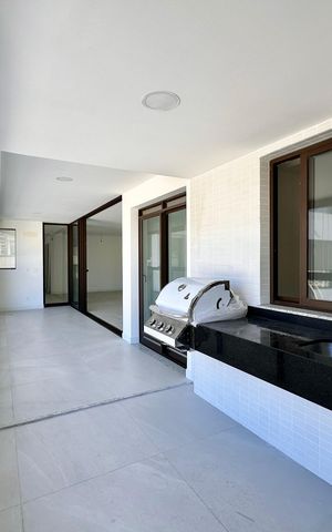Apartamento à venda com 158m², 3 quartos e 1 vaga Apartamento à venda com 158m², 3 quartos e 1 vagaVaranda