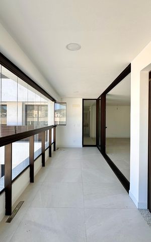 Apartamento à venda com 158m², 3 quartos e 1 vaga Apartamento à venda com 158m², 3 quartos e 1 vagaVaranda