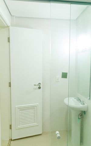 Casa à venda com 780m², 5 quartos e 7 vagas Casa à venda com 780m², 5 quartos e 7 vagasBanheiro de Serviço