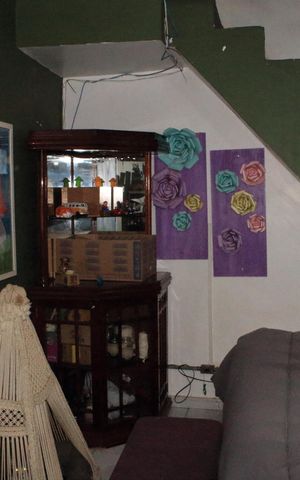 Casa à venda com 98m², 2 quartos e sem vagaSala