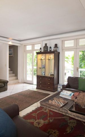 Casa para alugar com 250m², 6 quartos e 2 vagas Casa para alugar com 250m², 6 quartos e 2 vagasSala