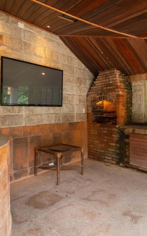 Casa para alugar com 250m², 6 quartos e 2 vagas Casa para alugar com 250m², 6 quartos e 2 vagasÁrea comum - Churrasqueira
