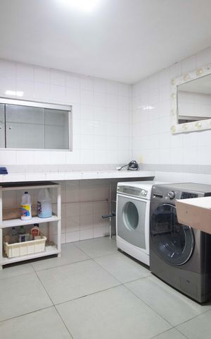 Casa para alugar com 250m², 6 quartos e 2 vagas Casa para alugar com 250m², 6 quartos e 2 vagasÁrea de serviço
