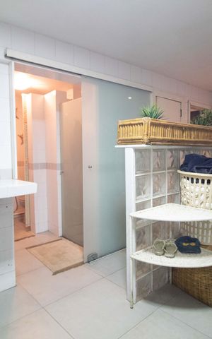 Casa para alugar com 250m², 6 quartos e 2 vagas Casa para alugar com 250m², 6 quartos e 2 vagasÁrea de serviço