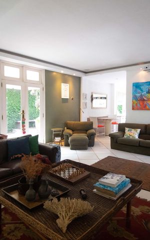 Casa para alugar com 250m², 6 quartos e 2 vagas Casa para alugar com 250m², 6 quartos e 2 vagasSala