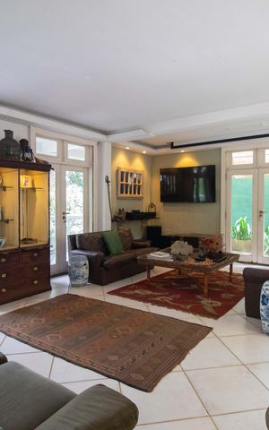 Casa para alugar com 250m², 6 quartos e 2 vagas Casa para alugar com 250m², 6 quartos e 2 vagasSala