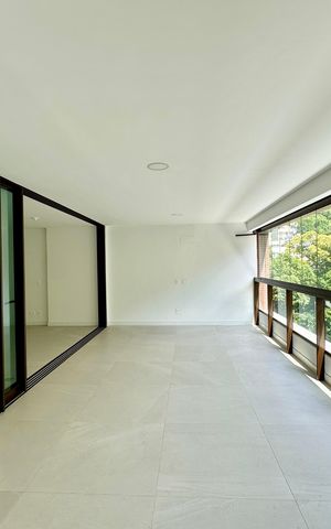 Apartamento à venda com 167m², 3 quartos e 1 vaga Apartamento à venda com 167m², 3 quartos e 1 vagaVaranda