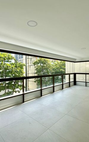 Apartamento à venda com 167m², 3 quartos e 1 vaga Apartamento à venda com 167m², 3 quartos e 1 vagaVaranda