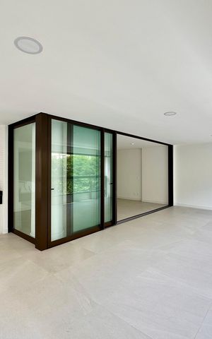 Apartamento à venda com 167m², 3 quartos e 1 vaga Apartamento à venda com 167m², 3 quartos e 1 vagaVaranda