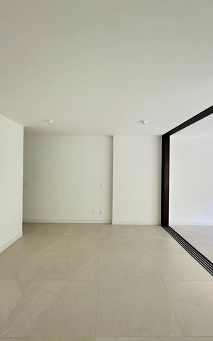 Apartamento à venda com 167m², 3 quartos e 1 vaga Apartamento à venda com 167m², 3 quartos e 1 vagaSala