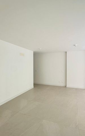 Apartamento à venda com 167m², 3 quartos e 1 vaga Apartamento à venda com 167m², 3 quartos e 1 vagaSala