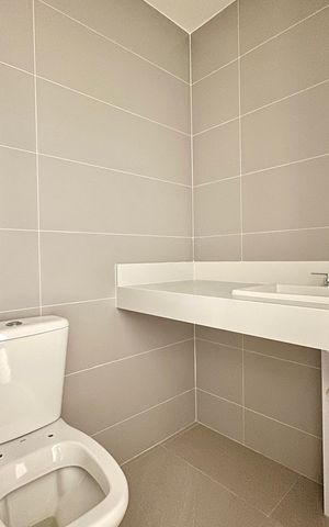 Apartamento à venda com 167m², 3 quartos e 1 vaga Apartamento à venda com 167m², 3 quartos e 1 vagaBanheiro da Suíte 1