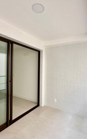 Apartamento à venda com 167m², 3 quartos e 1 vaga Apartamento à venda com 167m², 3 quartos e 1 vagaVaranda da Suíte 2