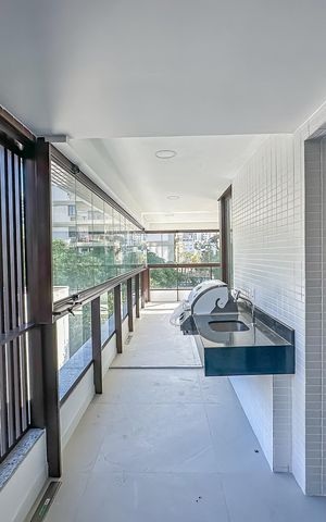 Apartamento à venda com 167m², 3 quartos e 1 vaga Apartamento à venda com 167m², 3 quartos e 1 vagaÁrea de Serviço