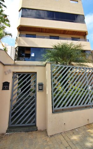 Apartamento à venda com 196m², 3 quartos e 2 vagasFachada e Placa