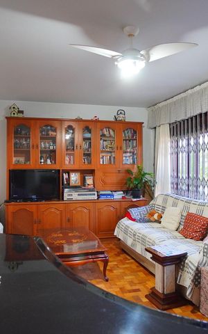 Casa à venda com 320m², 5 quartos e 6 vagasSala