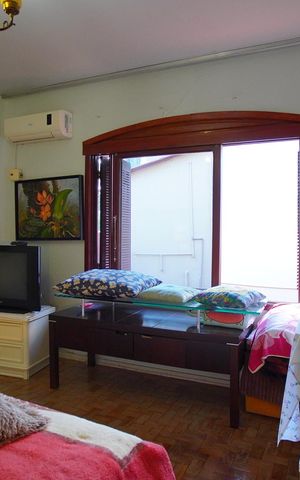 Casa à venda com 320m², 5 quartos e 6 vagasSuíte - Segundo Andar