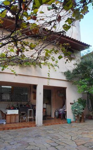 Casa à venda com 320m², 5 quartos e 6 vagasQuintal - Fundos