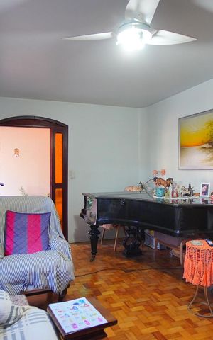 Casa à venda com 320m², 5 quartos e 6 vagasSala