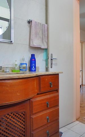 Casa à venda com 320m², 5 quartos e 6 vagasBanheiro Corredor - Segundo Andar
