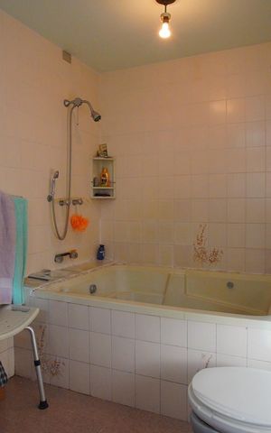 Casa à venda com 320m², 5 quartos e 6 vagasBanheiro da Suíte - Segundo Andar