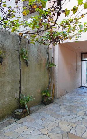 Casa à venda com 320m², 5 quartos e 6 vagasGaragem