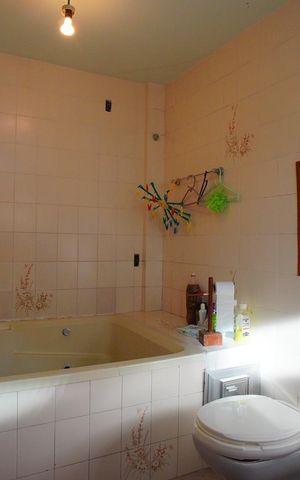 Casa à venda com 320m², 5 quartos e 6 vagasBanheiro da Suíte - Segundo Andar