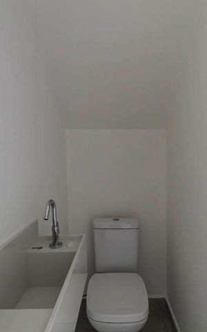 Casa à venda com 107m², 3 quartos e 2 vagasLavabo