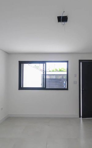 Casa à venda com 107m², 3 quartos e 2 vagas Casa à venda com 107m², 3 quartos e 2 vagasSala