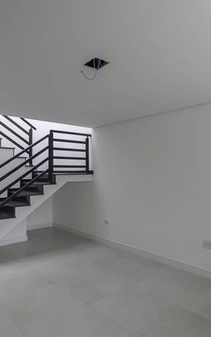 Casa à venda com 107m², 3 quartos e 2 vagas Casa à venda com 107m², 3 quartos e 2 vagasSala