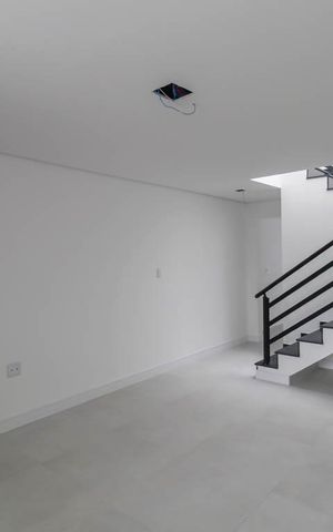 Casa à venda com 107m², 3 quartos e 2 vagas Casa à venda com 107m², 3 quartos e 2 vagasSala