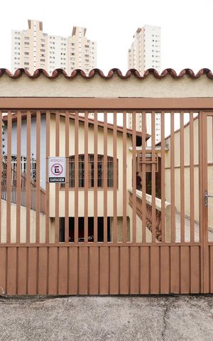 Casa à venda com 288m², 3 quartos e 4 vagas Casa à venda com 288m², 3 quartos e 4 vagasFachada