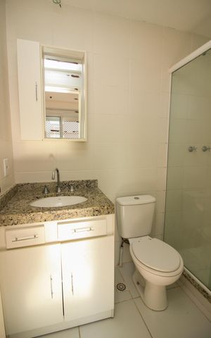 Apartamento à venda com 69m², 3 quartos e 2 vagas Apartamento à venda com 69m², 3 quartos e 2 vagasBanheiro da Suíte