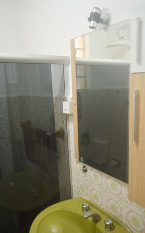 Casa à venda com 356m², 5 quartos e 2 vagas Casa à venda com 356m², 5 quartos e 2 vagasBanheiro Frente