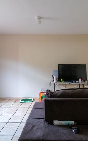 Casa à venda com 197m², 4 quartos e 2 vagas Casa à venda com 197m², 4 quartos e 2 vagasEdícula - Sala